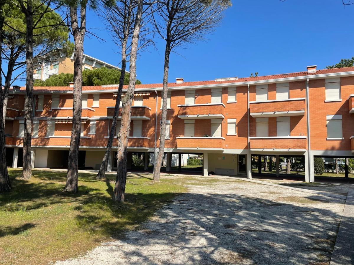 Twin Pine Trees Flats, Near Beach Bibione Eksteriør bilde